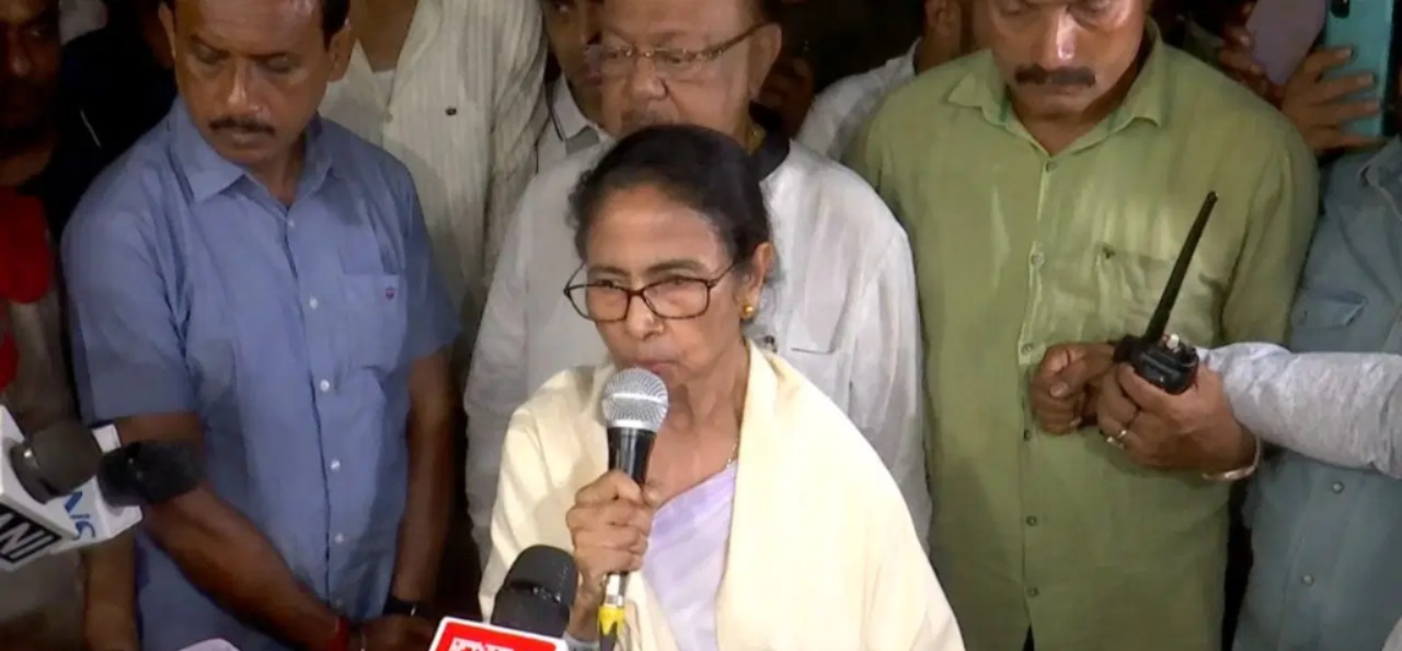 পরে আমরা বুঝে নেব , অভিষেককে ভর্তি করা নিয়ে বেসরকারি হাসপাতালের সিইওকে ধুমকি মমতার