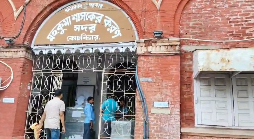 প্রতি মাসে ৩,০০০ টাকা পাওয়ার সুযোগ! ফর্ম সংগ্রহের সকাল থেকেই লম্বা লাইন কোচবিহারে