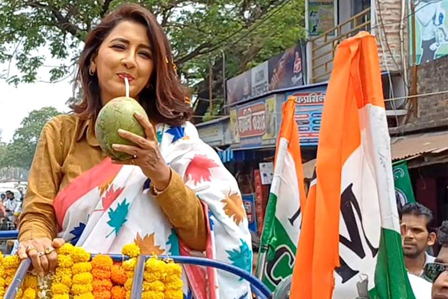 এবারে মানুষ মোদি - শাহ- শুভেন্দু আর শমীক ভট্টাচার্যকে দেখে ভোট দিয়েছে , মন্তব্য তৃণমূল সাংসদ রচনা ব্যানার্জীর