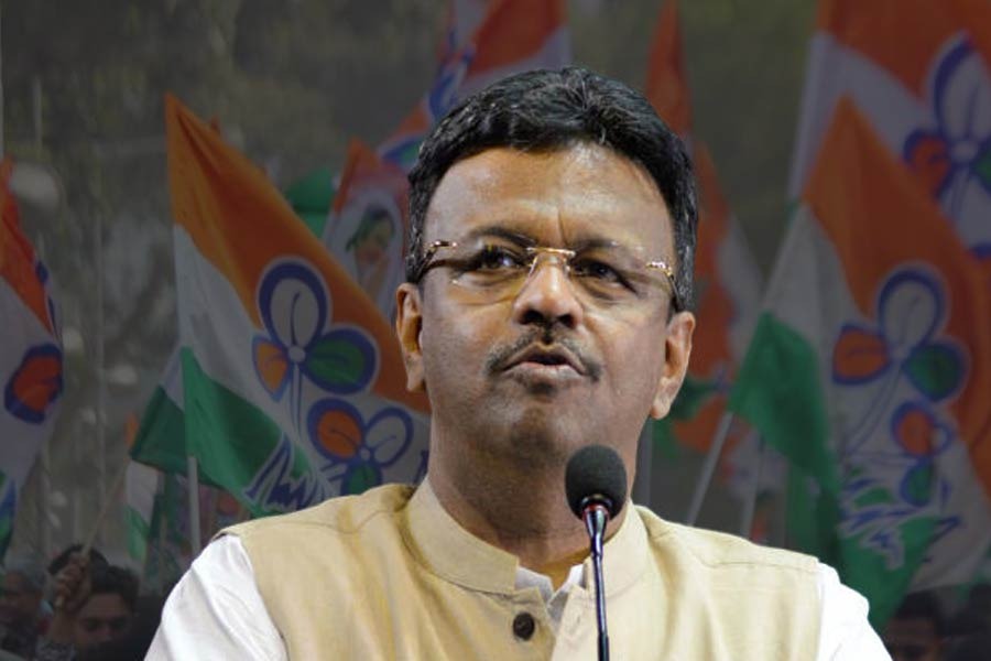 টালমাটাল তৃণমূলে আরও ধাক্কা , শুভেন্দুর সঙ্গে বৈঠকের পর মেয়র পদ ছাড়লেন ফিরহাদ হাকিম