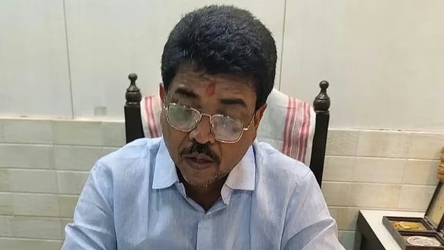 পুরভবনে ফের ধাক্কা , তোলাবাজির অভিযোগে গ্রেফতার তৃণমূল কাউন্সিলর মহেশ শর্মা