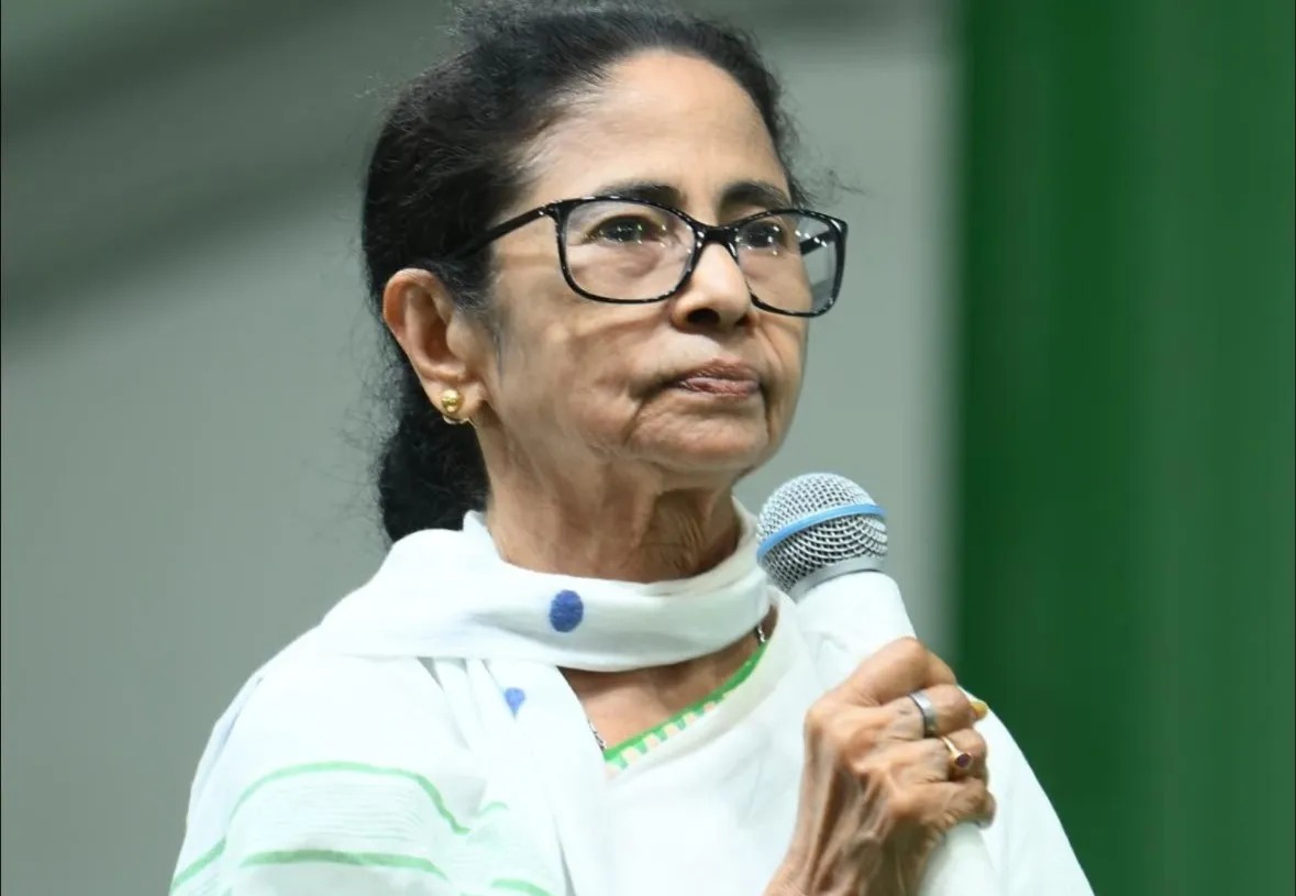 ওয়াই চ্যানেলের মন্তব্য ঘিরে বিতর্ক , মমতার বিরুদ্ধে দায়ের FIR