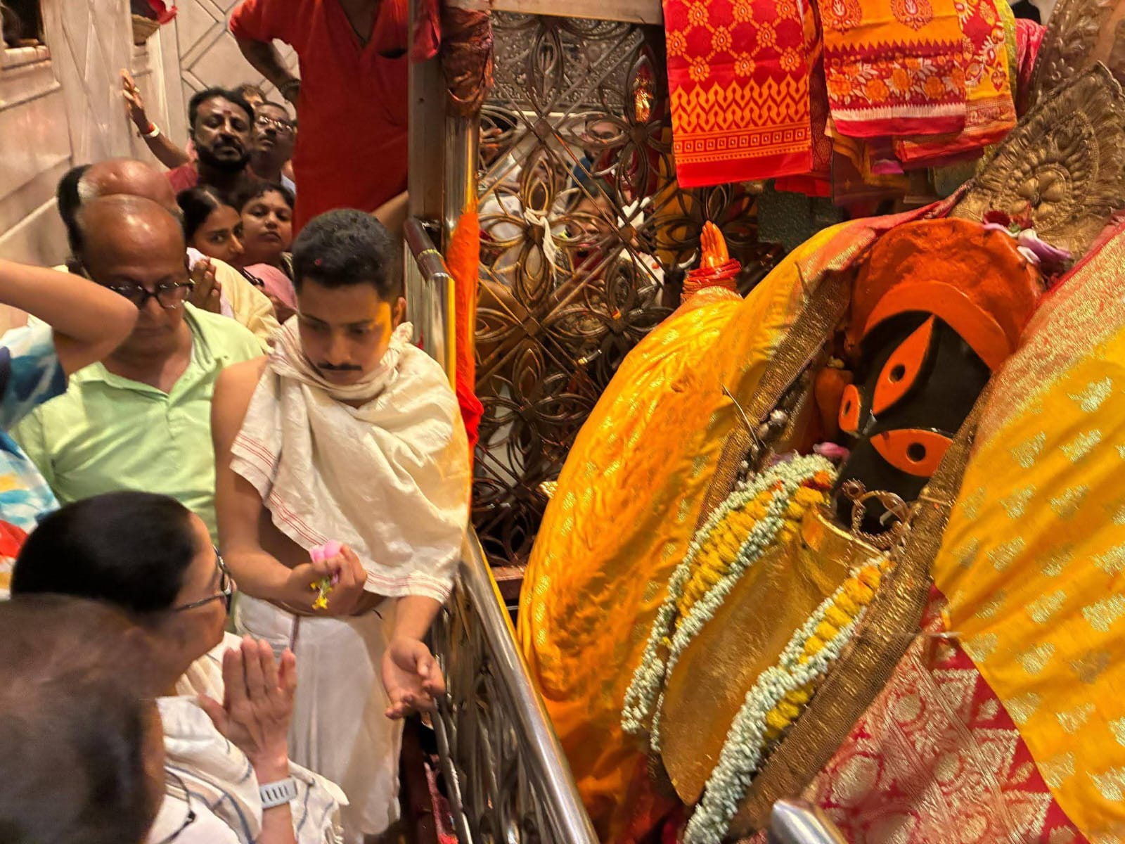 নতুন করে পথচলা শুরু , ভোটের ফলাফলের মাসপূর্তিতে কর্মীদের লড়াইয়ের বার্তা মমতার