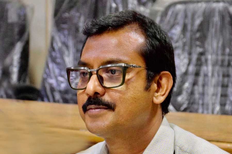 টলি পাড়ায় তোলাবাজির অভিযোগ , গ্রেফতার অরূপ বিশ্বাসের ভাই স্বরূপ