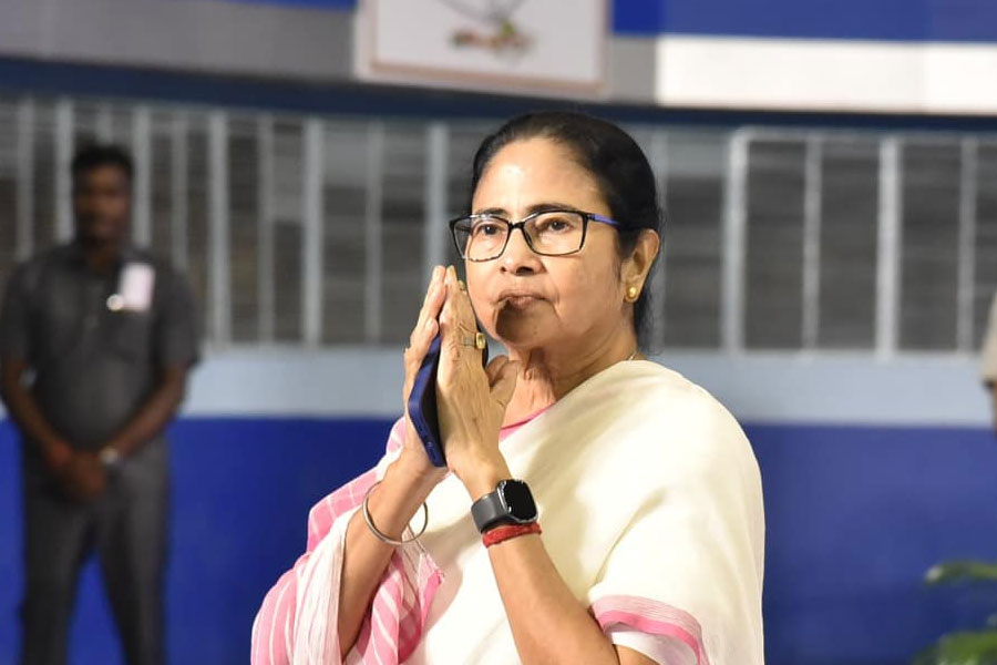 দলের ভাঙন রুখতে তৎপর মমতা , INDIA জোটের সঙ্গে বৈঠকের আগে দিল্লিমুখী তৃণমূল নেত্রী