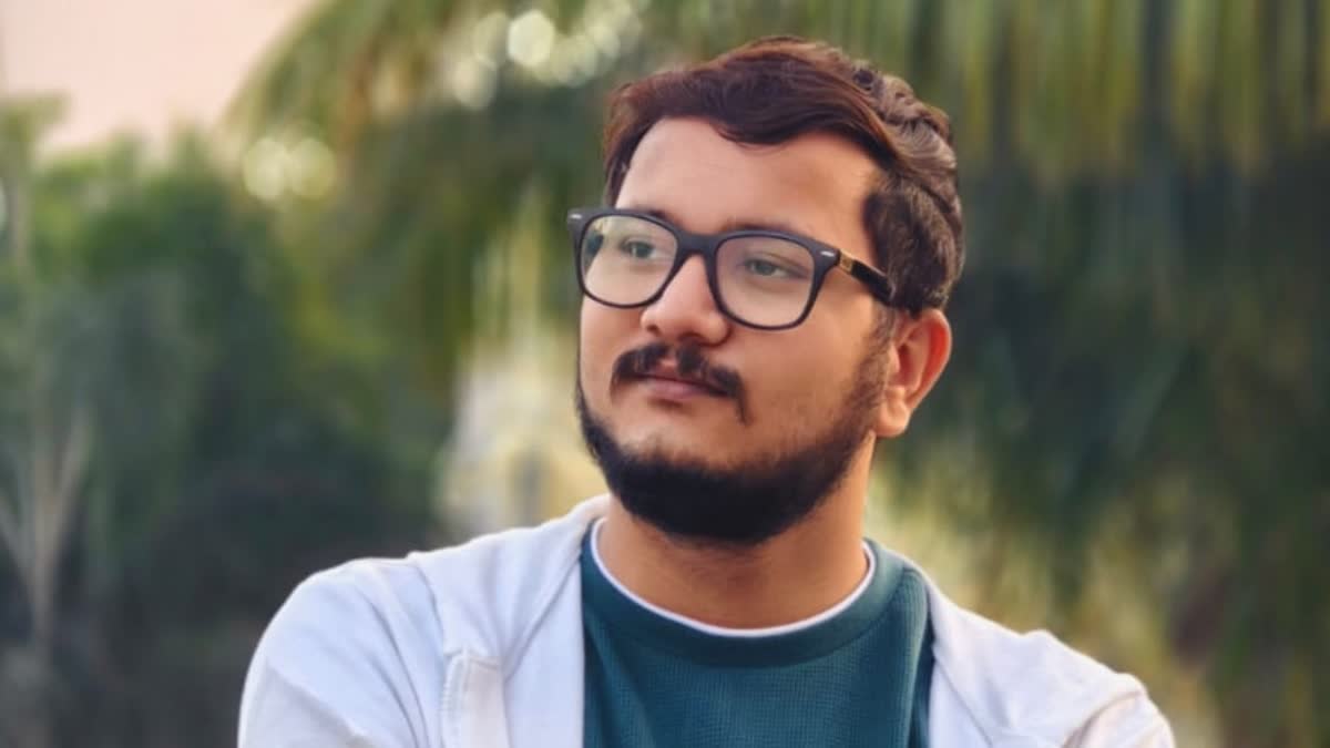 চোর - তোলাবাজদের গ্রেফতার হতে দেখে বেশ আনন্দ পাচ্ছি , তৃণমূল নেতাদের গ্রেফতারিতে বেজায় খুশি দেবাংশু