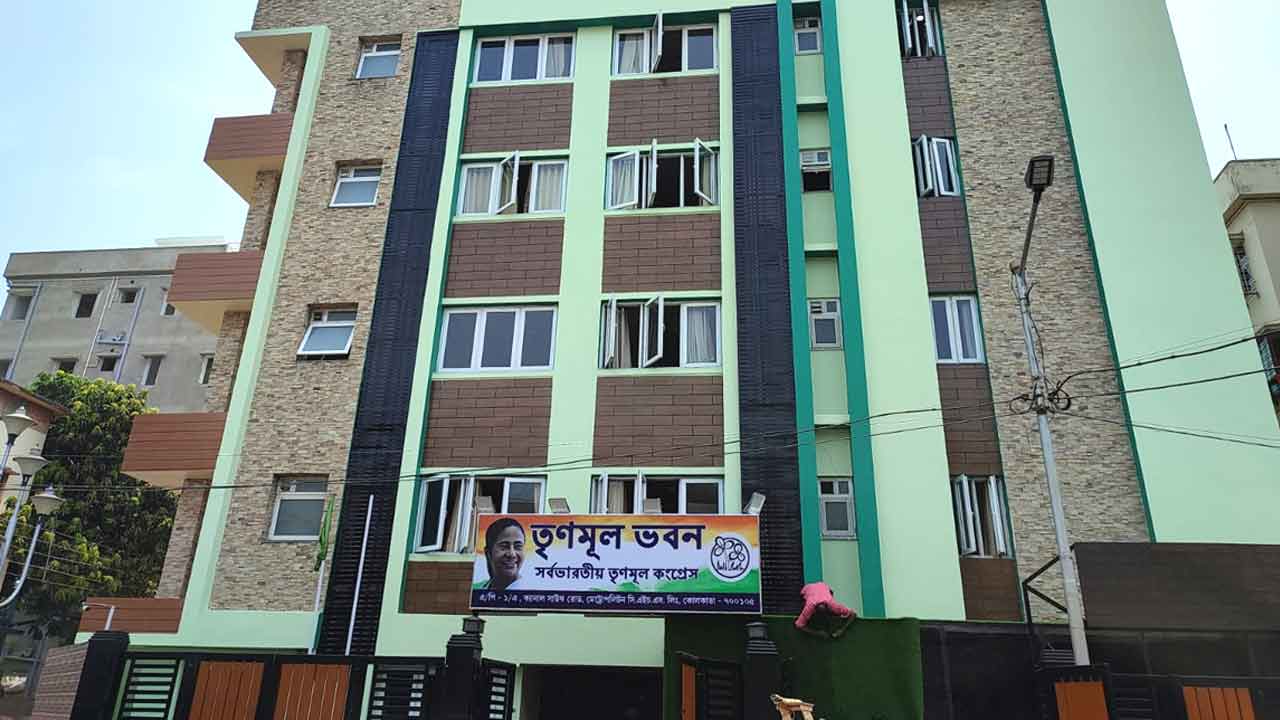 চুক্তির মেয়াদ শেষ হলেও খালি হয়নি কার্যালয় , তৃণমূল ভবন ফেরত চেয়ে থানার দ্বারস্থ মালিক