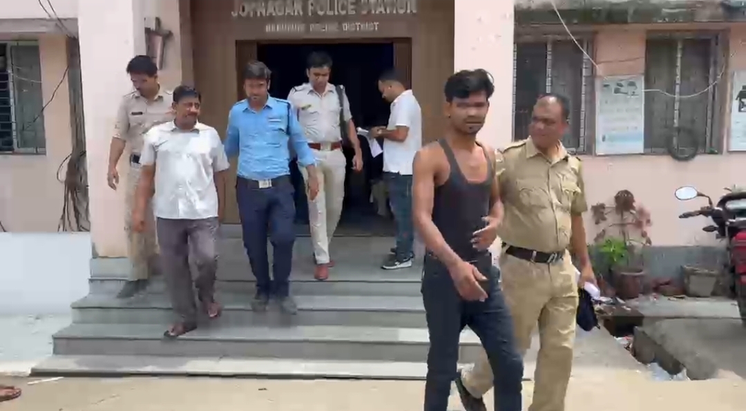 ত্রাণ বন্টনে অনিয়মের অভিযোগ! জয়নগরে গ্রেফতার তৃণমূল নেতা