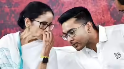 দিল্লি সফর শেষে কলকাতায় ফিরলেন মমতা , সিআইডির ভয়ে বিমানবন্দরে পা রাখলেন না অভিষেক