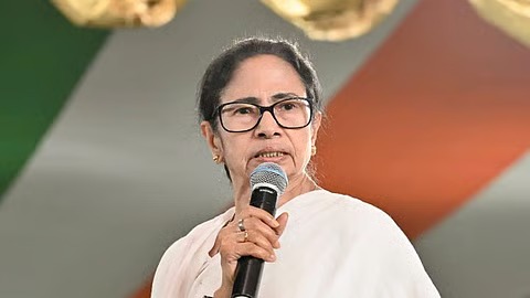 ভোট প্রচারে উস্কানিমূলক মন্তব্য , মমতার বিরুদ্ধে FIR দায়ের