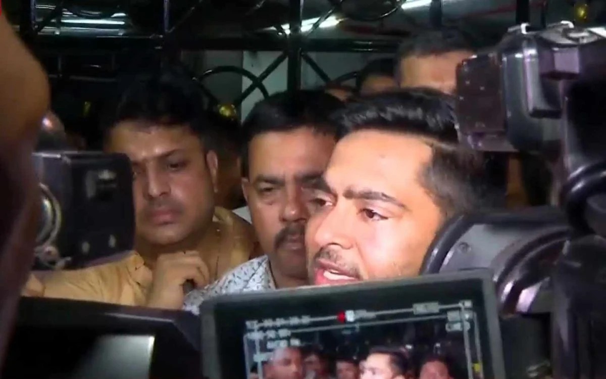 কোথাও পালিয়ে যাইনি আমি , সিআইডির দীর্ঘক্ষণ অপেক্ষা নিয়ে পাল্টা সাফাই অভিষেকের