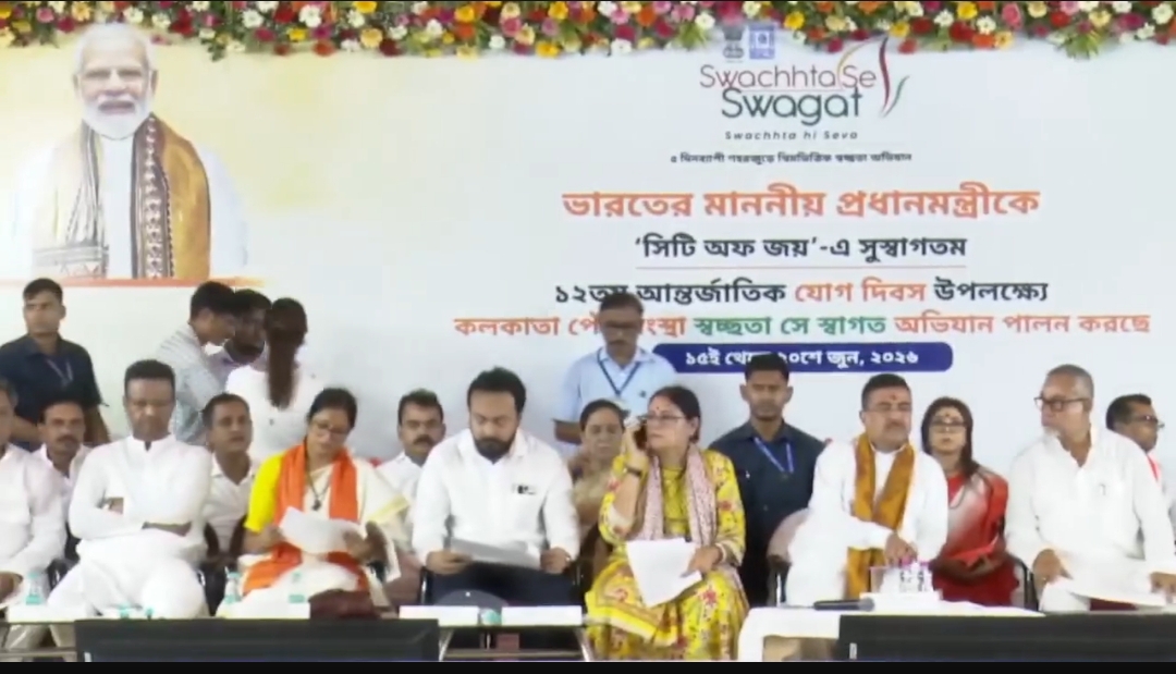 কলকাতা পুরসভায় শুভেন্দুর ডাকে সাড়া , একই মঞ্চে উপস্থিত ফিরহাদ - দেবাশিষরা