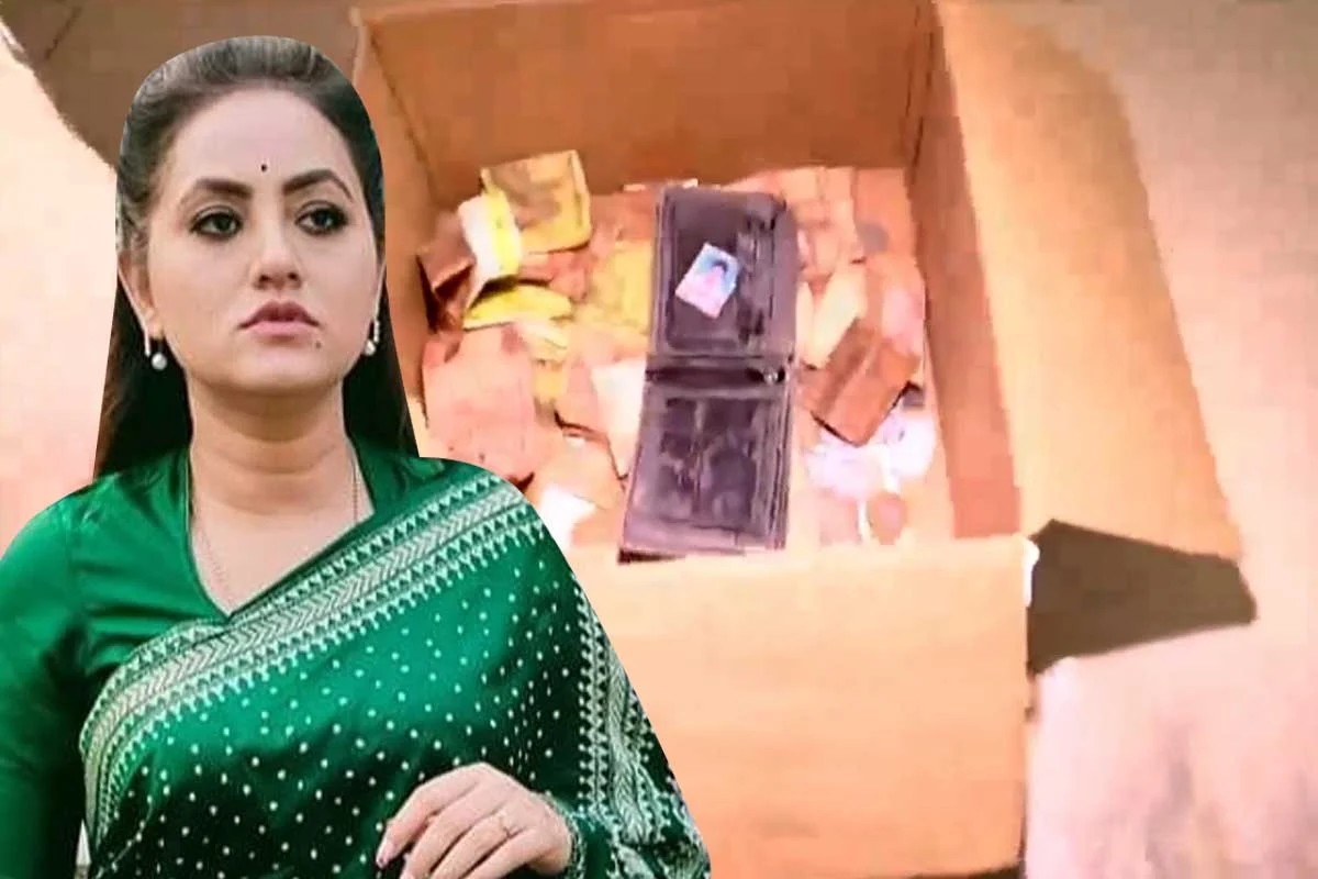 তৃণমূল কাউন্সিলর অনন্যার ওয়ার্ড অফিসে জনতার হানা , তুমুল চাঞ্চল্য মুকুন্দপুরে