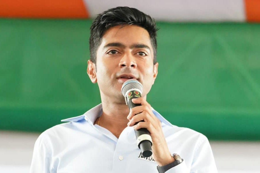 মানহানি মামলায় আইনি চাপে অভিষেক , রক্ষাকবচ প্রত্যাহার আদালতের