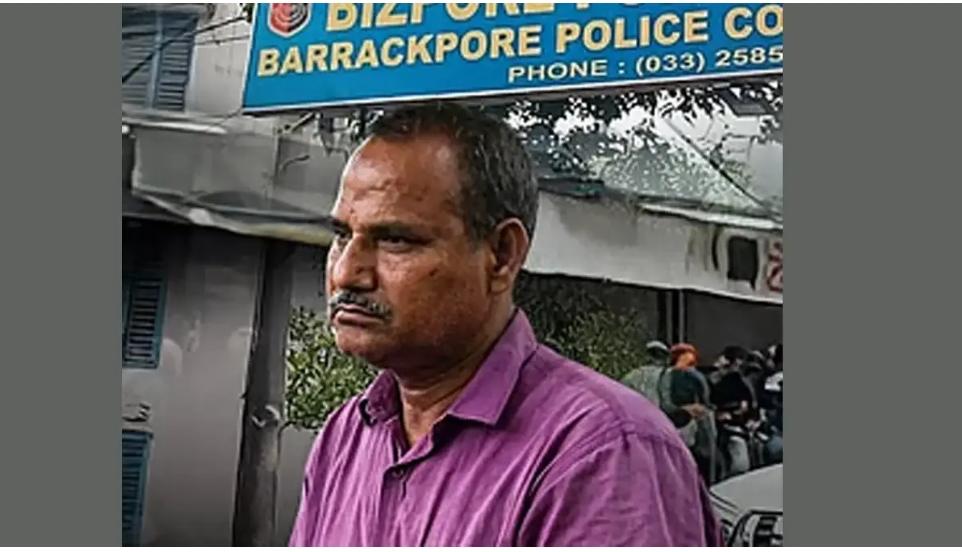 ডিমবৃষ্টিতে জর্জরিত তৃণমূল কাউন্সিলর , উত্তপ্ত কাঁচরাপাড়া