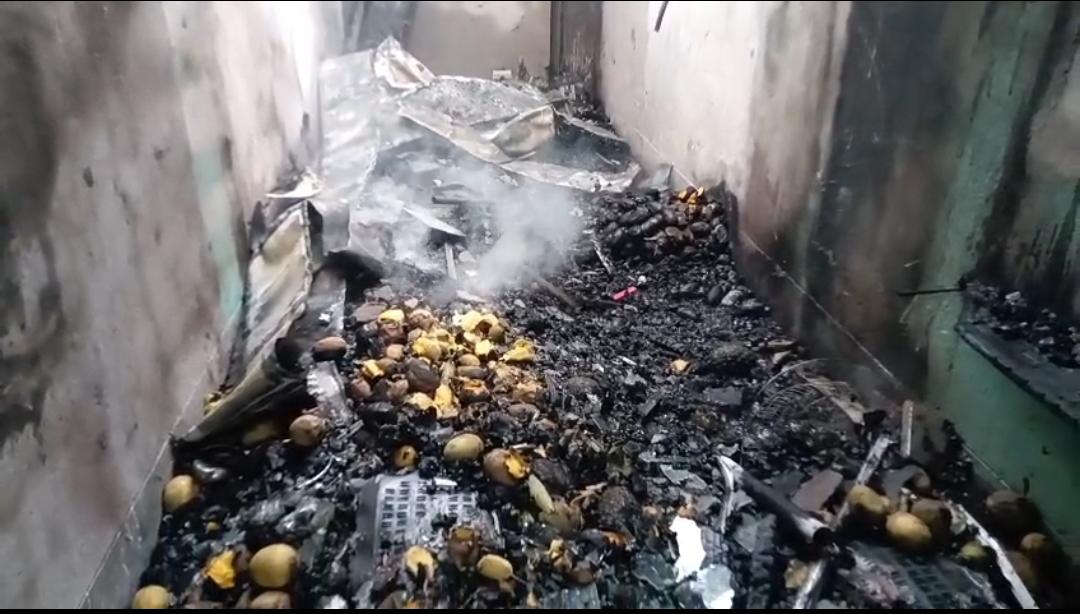 অসম-বাংলা সীমান্তে ভয়াবহ অগ্নিকাণ্ড, পুড়ে ছাই ৬টি দোকান