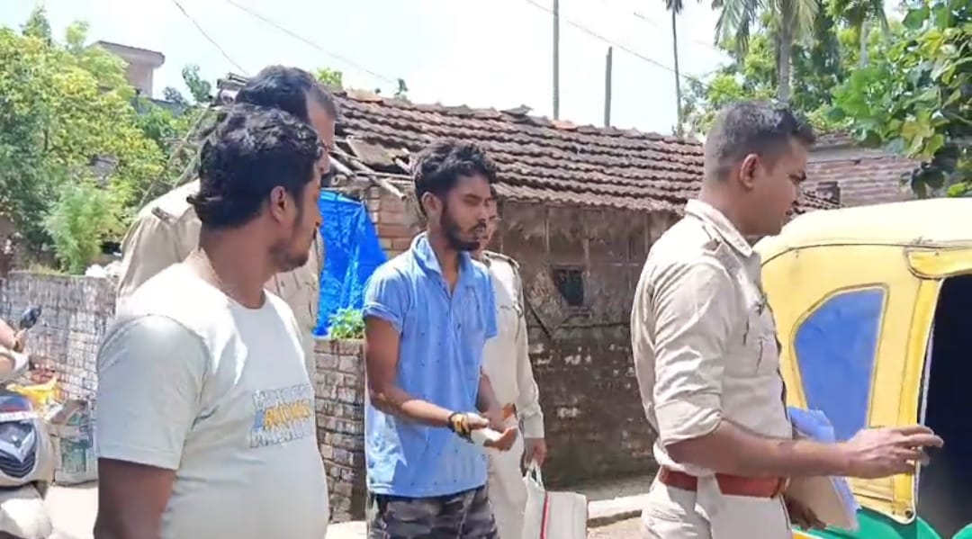 নিউ ব্যারাকপুরে মন্দিরে চুরির চেষ্টা, চোরকে ছাড়াতে দুষ্কৃতীদের গুলি