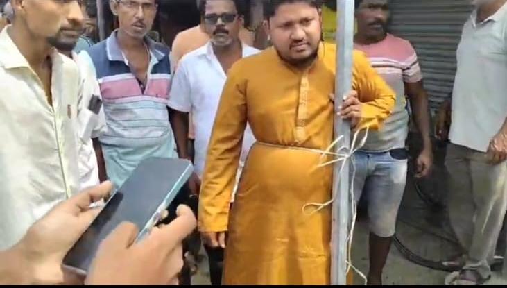 কোমরে দড়ি বেঁধে ধৃত তৃণমূল নেতাকে এলাকায় ঘোরাল পুলিশ, নিজ বাড়িতেও তল্লাশি