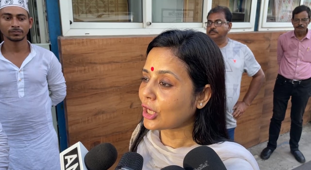 পুলিশের ভয় দেখিয়ে তৃণমূলকে দমানো যাবে না , বিজেপির বিরুদ্ধে সরব মহুয়া মৈত্র