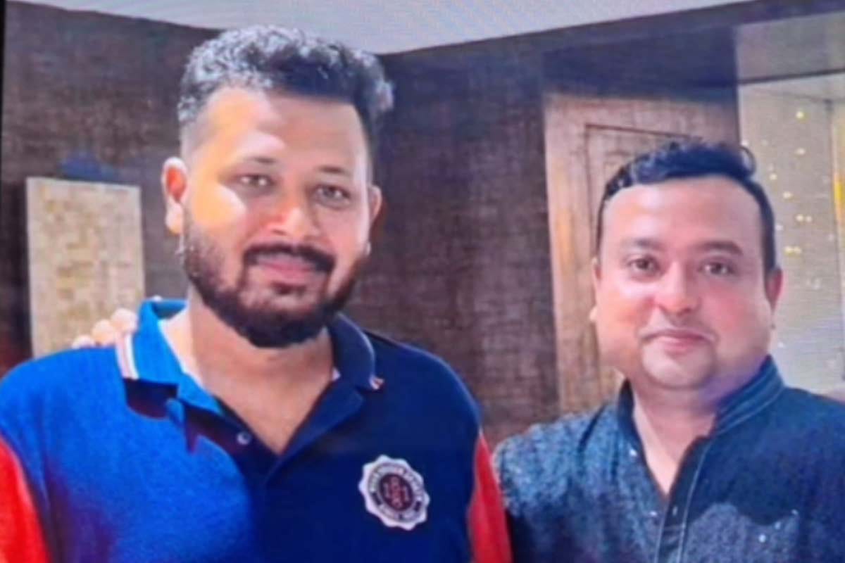 গ্রেফতার অভিষেকের আপ্ত সহায়ক ঘনিষ্ঠ যুবক , গভীর রাতে বাড়ি থেকে তুলে নিয়ে যায় পুলিশ