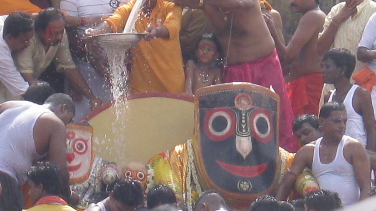 রথযাত্রার পূর্বে মাহেশের স্নানযাত্রা, ভক্তদের ভিড় সামলাতে কড়া নজর প্রশাসনের