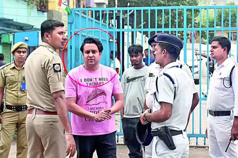 সকালে গ্রেফতার বিকেলের আগেই জামিন , পুলিশের জাল থেকে মুক্ত ফিরহাদ ঘনিষ্ঠ শামস