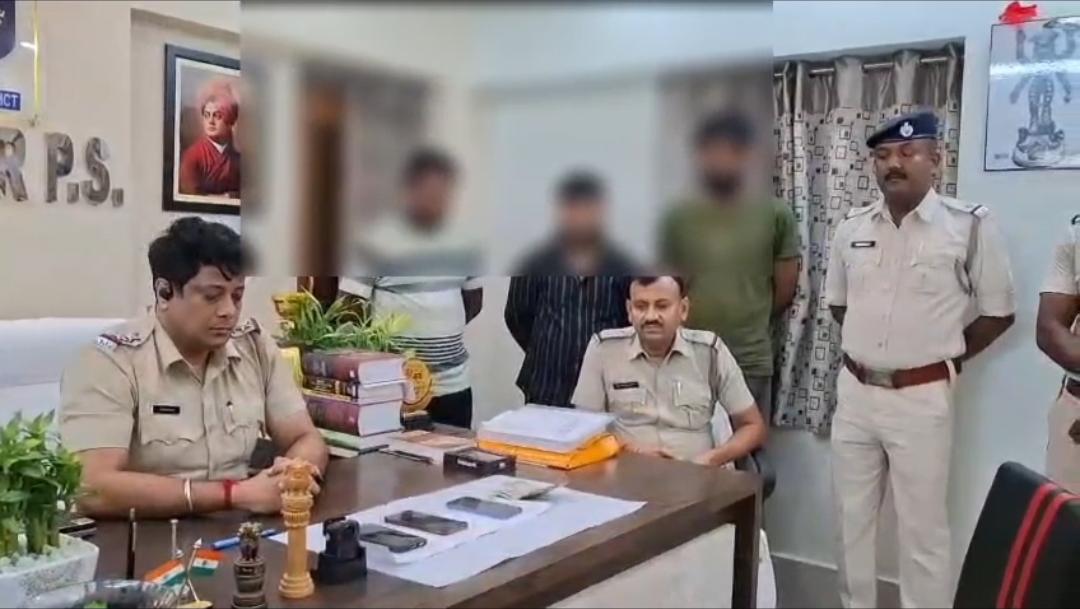 অনলাইন বেটিং চক্রে পুলিশের জাল , গ্রেফতার ৩