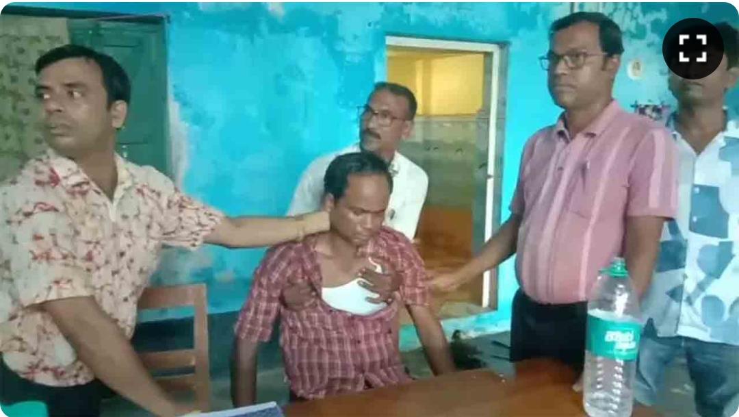 ছাত্রীদের সঙ্গে অশালীন আচরণের অভিযোগ, স্কুলে বিক্ষোভ-ভাঙচুর