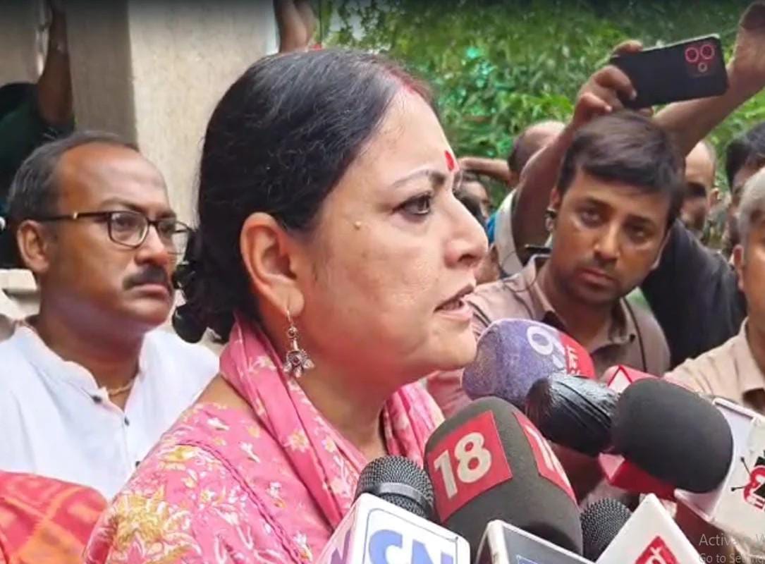 কাউকে ছাড়া হবে না , বারুইপুর কাণ্ডে নির্যাতিতার পরিবারকে আশ্বাস মন্ত্রী অগ্নিমিত্রা পালের