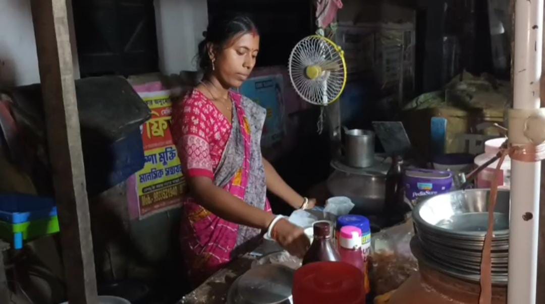লস্যি বিক্রি করে মাসে ৬০ হাজার টাকা আয় , এগরার অনুপ্রেরণা মমতা দুয়ারী