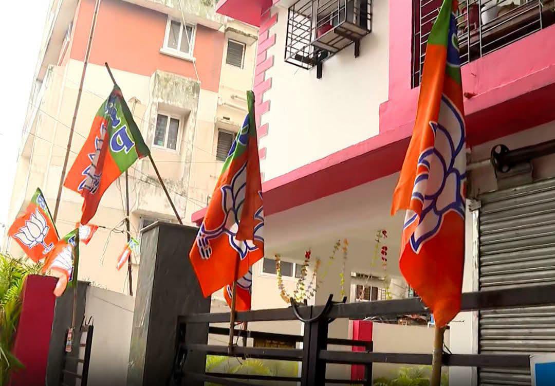 মুক্তিপণ চেয়ে অপহরণ! ২৪ ঘণ্টা পর বিজেপি কার্যালয় থেকে উদ্ধার বাবা-ছেলে