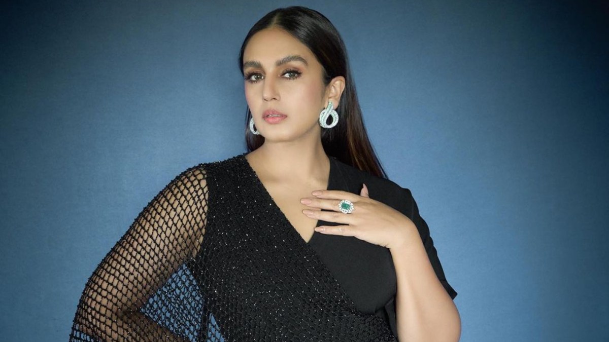 টাইট পোশাক না পরলেই যেন কাজ মেলে না! ইন্ডাস্ট্রির অন্দরমহল নিয়ে বিস্ফোরক হুমা