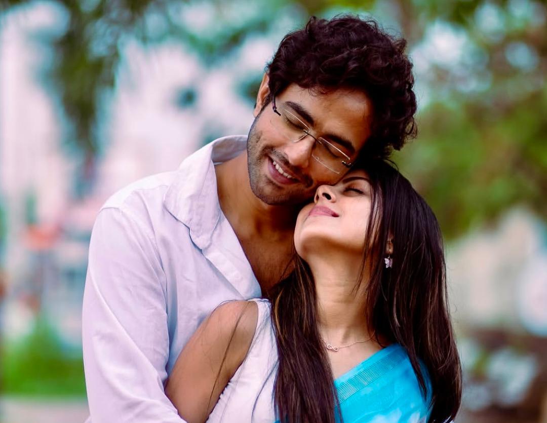 এক বছরেই এত কটাক্ষ! প্রেমবার্ষিকীর ছবি পোস্ট করতেই ট্রোলের মুখে সৌমি-দেবজ্যোতি