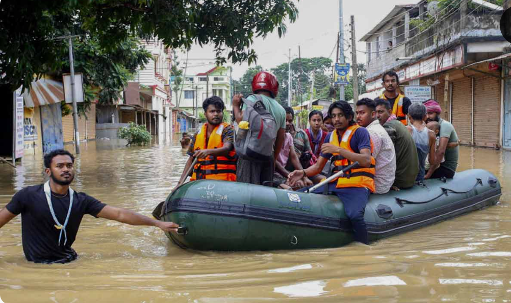 ৩ জেলায় বন্যার থাবা, ঘরছাড়া ১১ হাজার মানুষ! ক্ষতিগ্রস্ত ৪ হাজারের বেশি বাড়ি ত্রিপুরায়