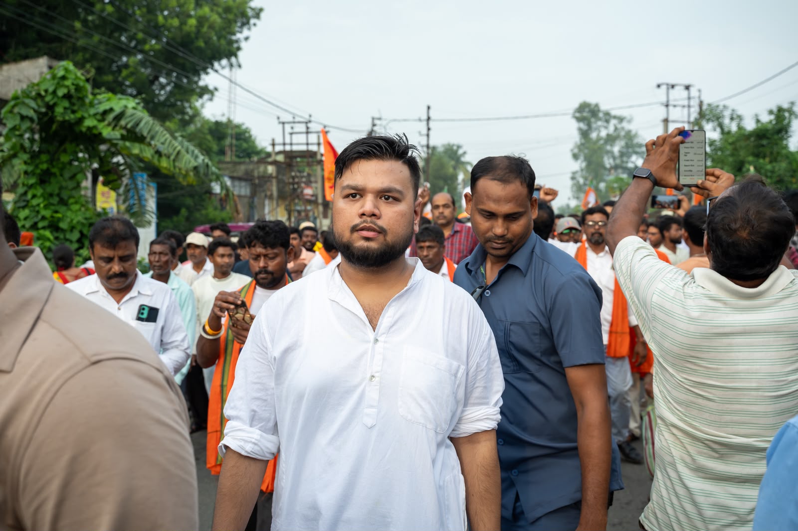 জামালপুরে বিজয়ের রঙ , মানুষের উচ্ছ্বাসে সামিল অনুরাগ হালদার