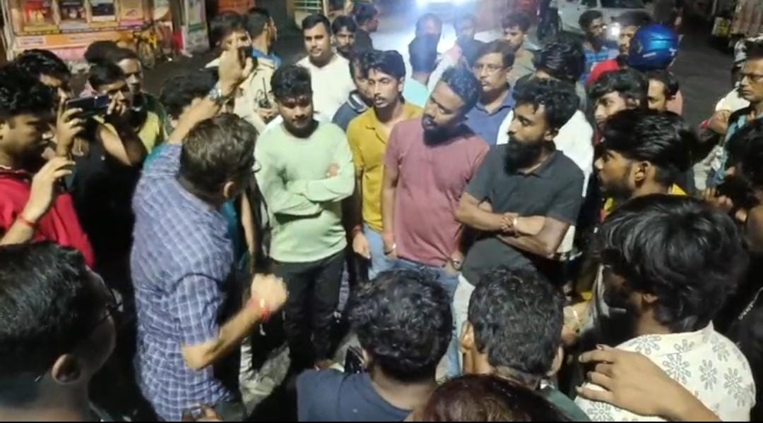 বিদ্যুৎস্পৃষ্ট হয়ে রামসেনার মৃত্যু , দেহ রেখে পথ অবরোধ বজরং দলের