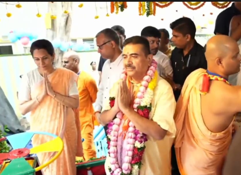 বৃষ্টিভেজা রথযাত্রায় ইসকনে শুভেন্দু, সোনার ঝাড়ু হাতে সূচনা করলেন উৎসব