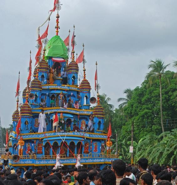 রথ ঘিরে উৎসবের ছবি মহিষাদলে , সকাল থেকে ভক্তদের ভিড়