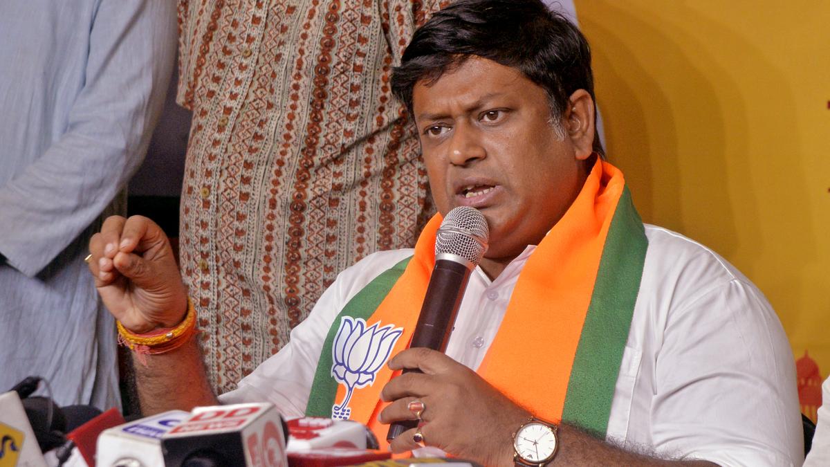 ভুয়ো ভোটার থেকে মন্ত্রী পর্যন্ত ফাঁস হতে পারে, SIR প্রসঙ্গে বিস্ফোরক দাবি সুকান্তের