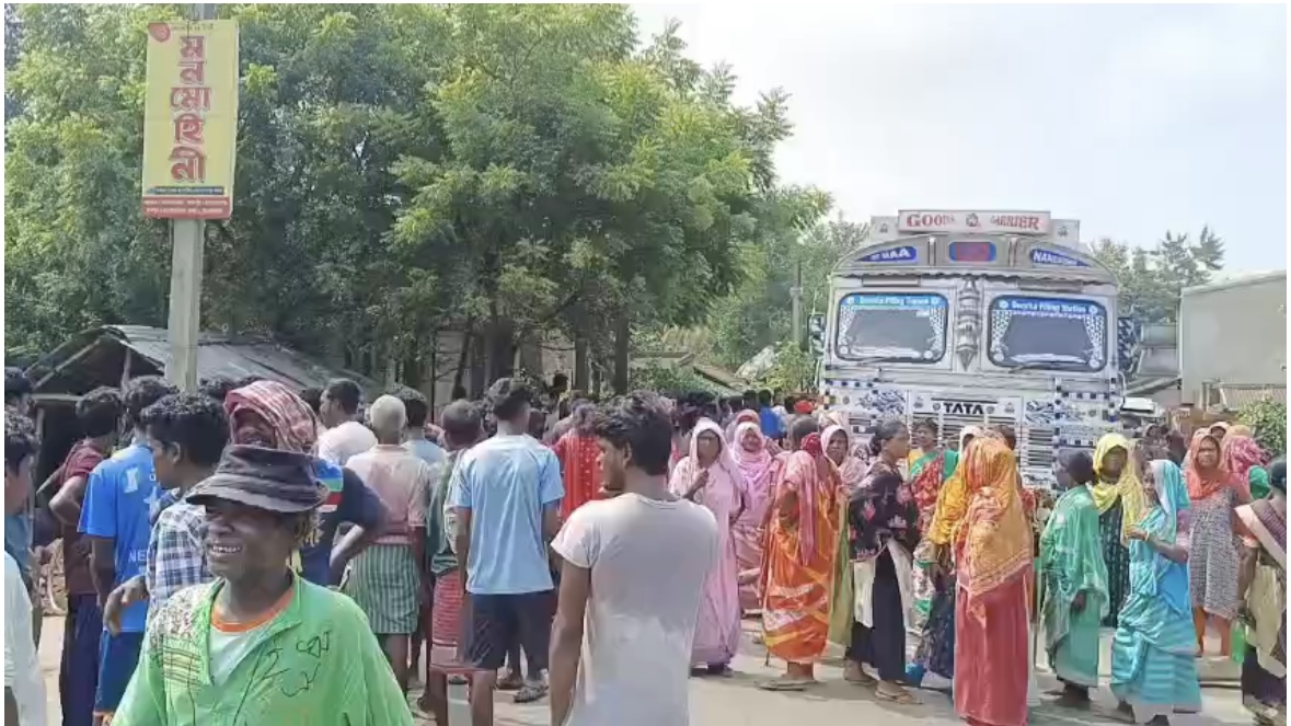 সামান্য ২ বস্তা বলি চুরির অপরাধে গ্রেফতার ২ কিশোর , গ্রামবাসীদের বিক্ষোভে উত্তাল শান্তিনিকেতন