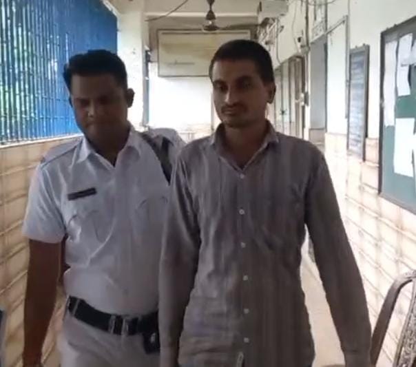 কলকাতা বিমানবন্দর থেকে উদ্ধার কোটি  টাকার সোনা , গ্রেফতার হিন্দিভাষী যুবক