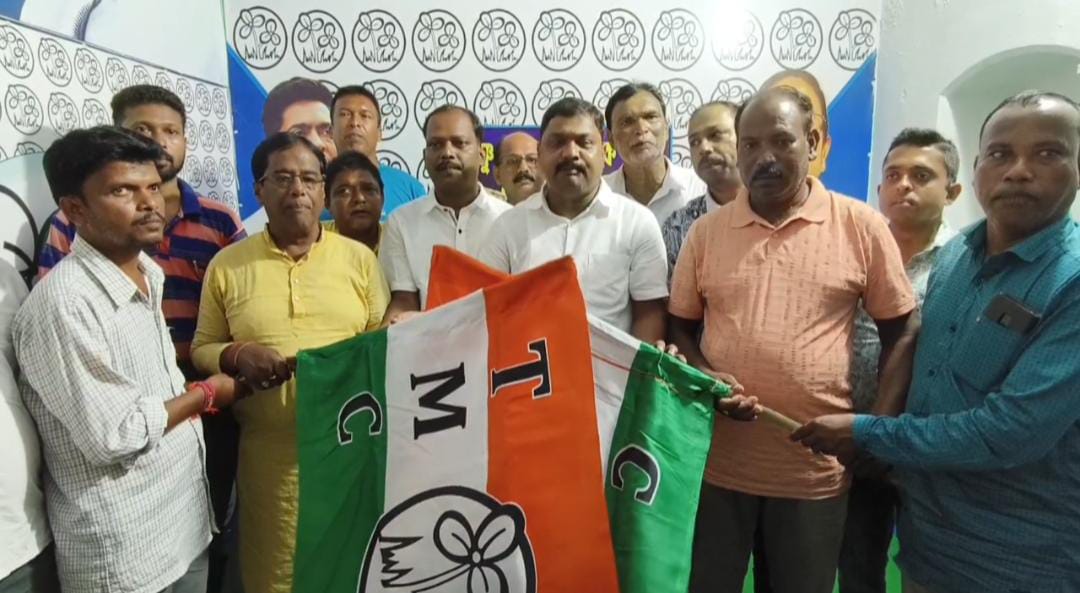 বিজেপি থেকে যোগদান তৃণমূলে , রাজনৈতিক সমীকরণে বড় পরিবর্তন চিঙ্গানি গ্রাম পঞ্চায়েতে