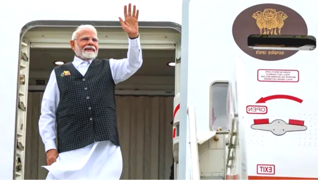 ৫ বছরে ৭৭ দেশ সফর! সংসদে প্রধানমন্ত্রীর বিদেশ যাত্রায় খরচের হিসাব দিল কেন্দ্র