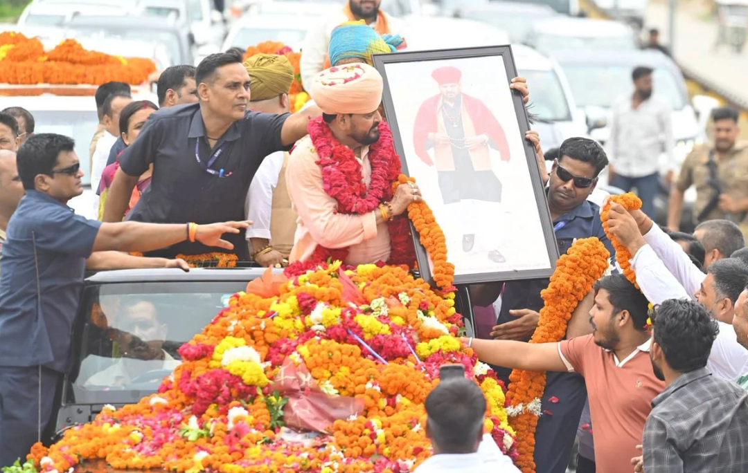 শের আয়া স্লোগানে মুখর অযোধ্যা! মুক্তির পর ব্রিজভূষণকে ঘিরে সমর্থকদের উচ্ছ্বাস