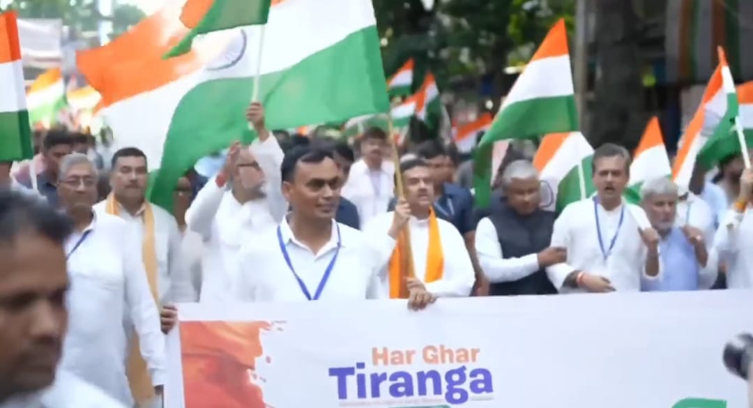 বদলের বাংলায় প্রথম হর ঘর তেরঙ্গা , শুভেন্দুর নেতৃত্বে ভবানীপুরে মহামিছিল