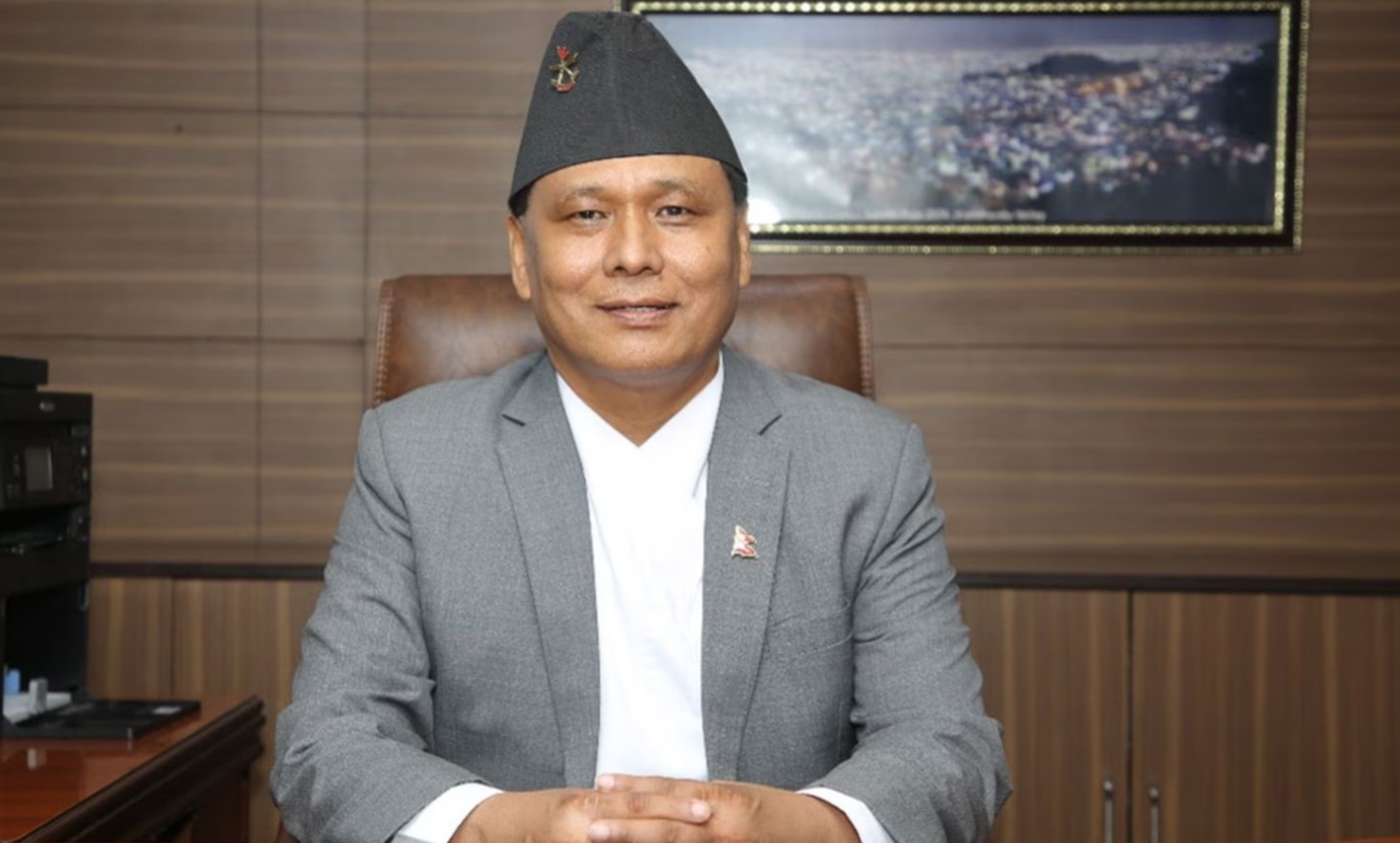 সুশীলা নন! নেপালের প্রধানমন্ত্রীর দৌড়ে কুল মান ঘিসিং