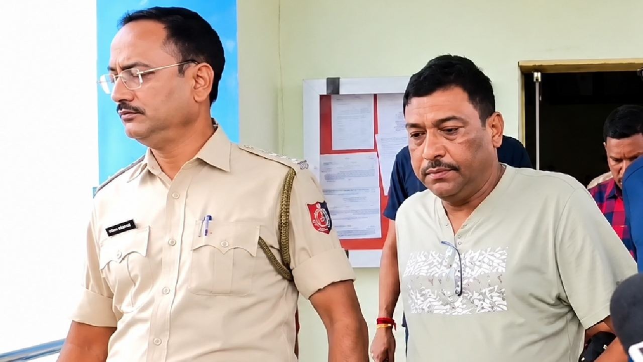 তোলাবাজি থেকে ভোট পরবর্তী হিংসার অভিযোগ , পুলিশের জালে নৈহাটির প্রাক্তন বিধায়ক সনৎ দে