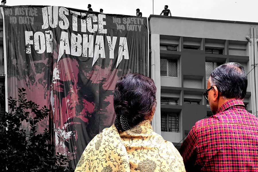 অভয়ার বাবা - মাকে চিঠি রাষ্ট্রপতি ভবনের ,পাশে থাকার আশ্বাস  দ্রৌপদী মুর্মুর