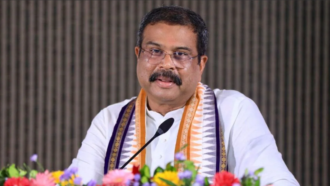 ধর্মেন্দ্রর পদত্যাগের নেপথ্যে কী! দু’সপ্তাহ পর ইস্তফার আসল কারণ ফাঁস