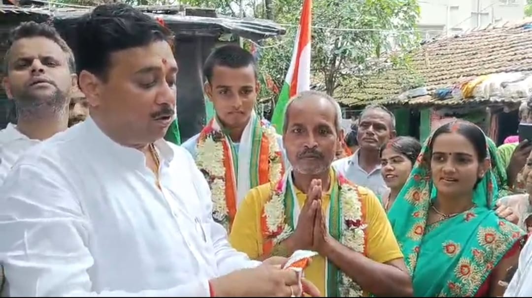সবজি বিক্রেতার ছেলে বাজিমাত ! স্বপ্নপূরণ করে ভারতীয় বায়ু সেনায় শিবম